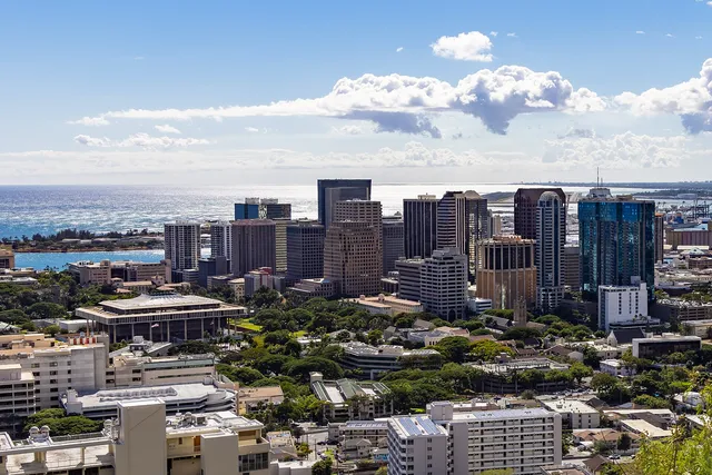 Hawaii geographic illustration for the best auto mechanic schools in Hawaii guide